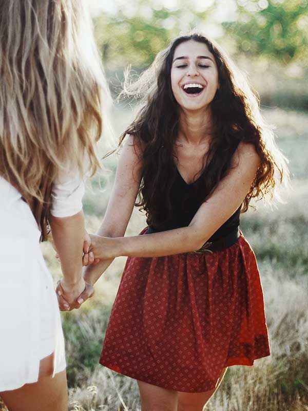 Hair, Hairstyle, Hand, Happy, People in nature, Facial expression, Style, Summer, Waist, Long hair, 