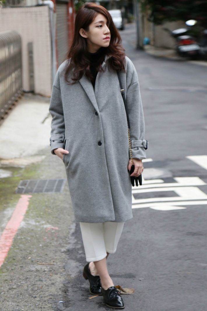 Clothing, Sleeve, Shoulder, Textile, Outerwear, Collar, Street fashion, Style, Coat, Street, 