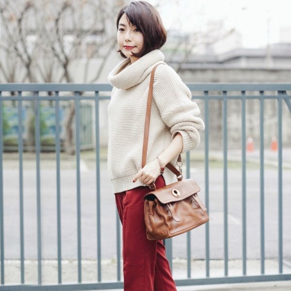 Clothing, Footwear, Brown, Sleeve, Shoe, Textile, Bag, Outerwear, Style, Street fashion, 