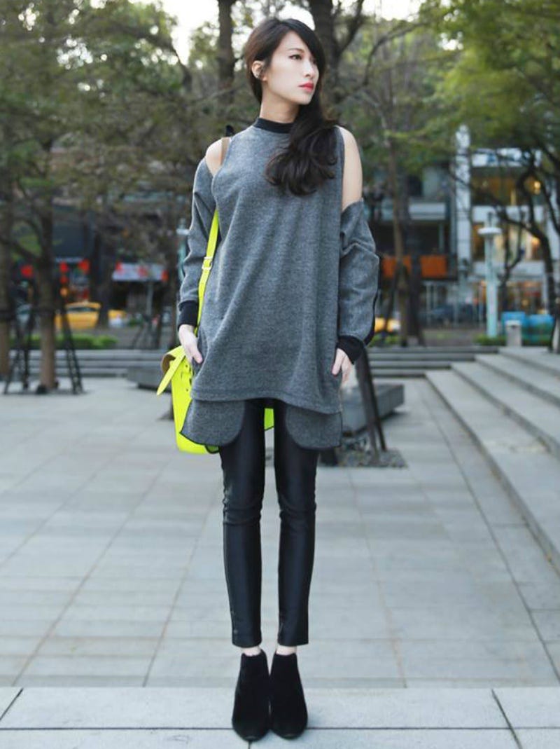 Clothing, Textile, Outerwear, Style, Street fashion, Bag, Fashion, Black, Knee, Pattern, 