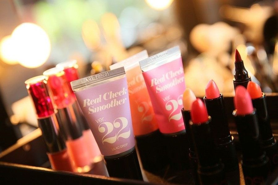 Pink, Lipstick, Beauty, Tints and shades, Cosmetics, Magenta, Peach, Collection, Stationery, Gloss, 