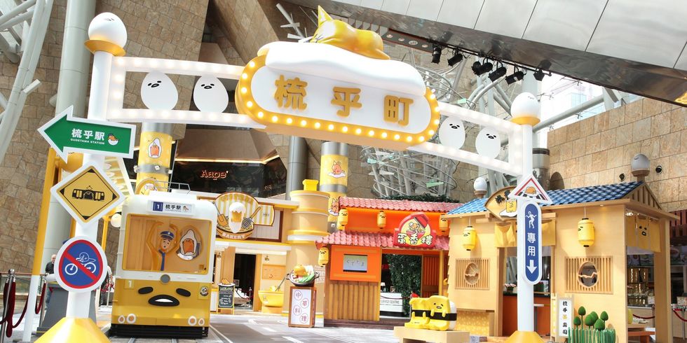 Yellow, Ceiling, Light fixture, Electricity, Decoration, Electrical supply, Sign, Traffic sign, Column, signaling device, 