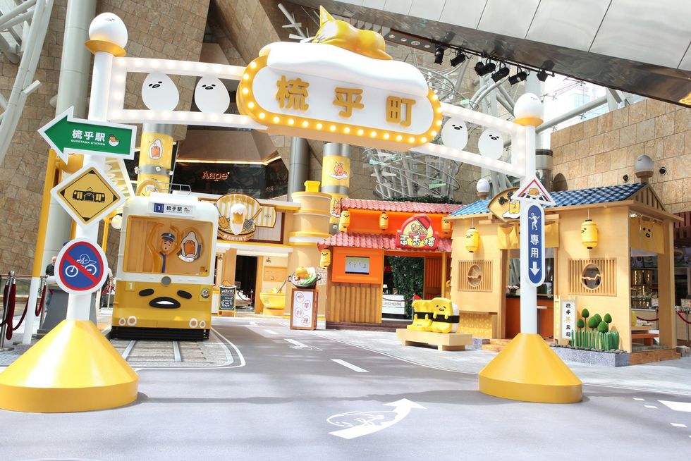 Yellow, Ceiling, Light fixture, Electricity, Decoration, Electrical supply, Sign, Traffic sign, Column, signaling device, 