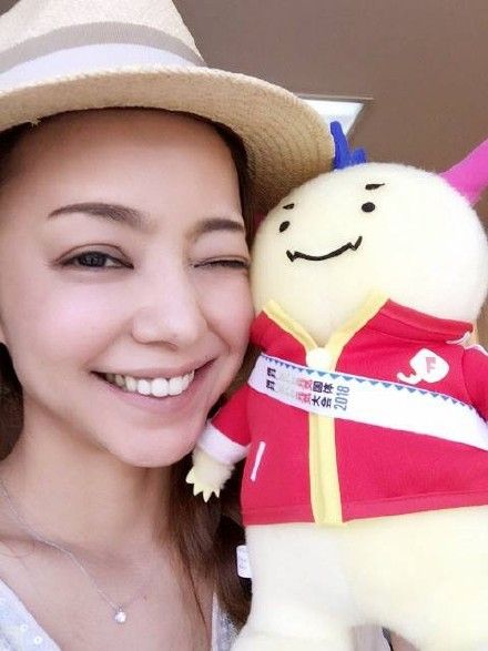 Smile, Happy, Hat, Facial expression, Toy, Stuffed toy, Tooth, Plush, Sun hat, Costume accessory, 