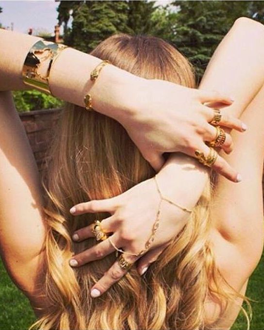 Finger, Hairstyle, Skin, Wrist, Hand, Summer, Style, Beauty, Muscle, Long hair, 