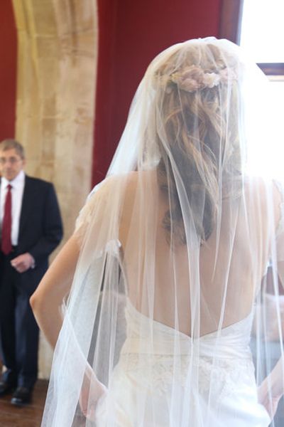 Clothing, Bridal veil, Veil, Bridal clothing, Shoulder, Coat, Textile, Photograph, Suit, Joint, 