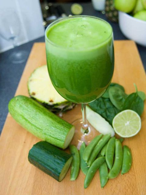 Green, Food, Ingredient, Produce, Drink, Juice, Vegetable juice, Whole food, Natural foods, Tableware, 