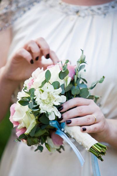 Human, Finger, Bouquet, Petal, Flower, Hand, Cut flowers, Floristry, Nail, Flowering plant, 