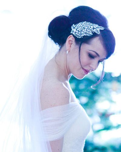 Hairstyle, Forehead, Bridal clothing, Shoulder, Bridal accessory, Veil, Bridal veil, Photograph, Bride, Wedding dress, 