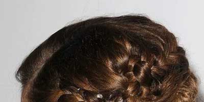 Hair, Head, Ear, Hairstyle, Forehead, Style, Hair accessory, Earrings, Fashion, Temple, 