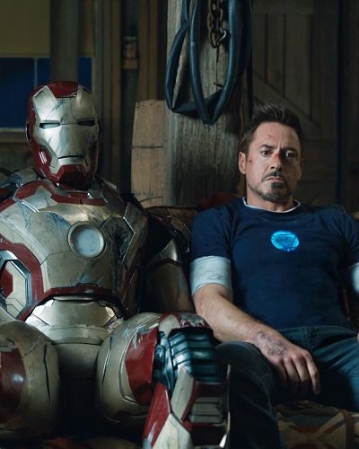 Fictional character, Iron man, Armour, Breastplate, Carmine, Personal protective equipment, Avengers, Costume, Technology, Cuirass, 