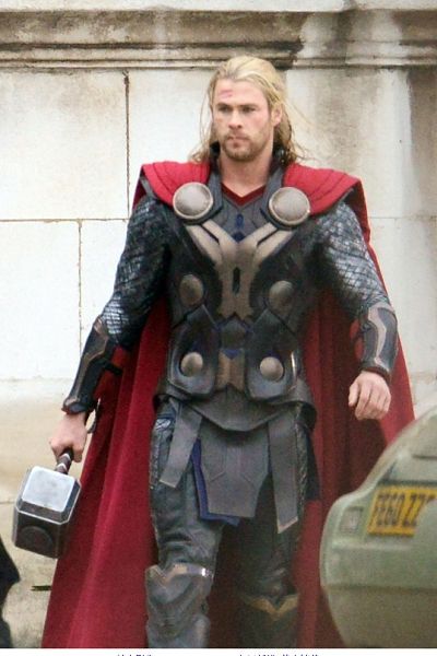 Fictional character, Armour, Costume, Hero, Cloak, Costume design, Thor, Glove, Cosplay, Breastplate, 