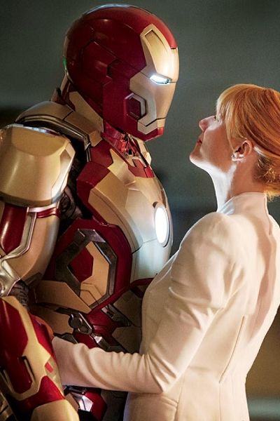 Iron man, Fictional character, Red, Armour, Avengers, Personal protective equipment, Carmine, Hero, Costume, Breastplate, 