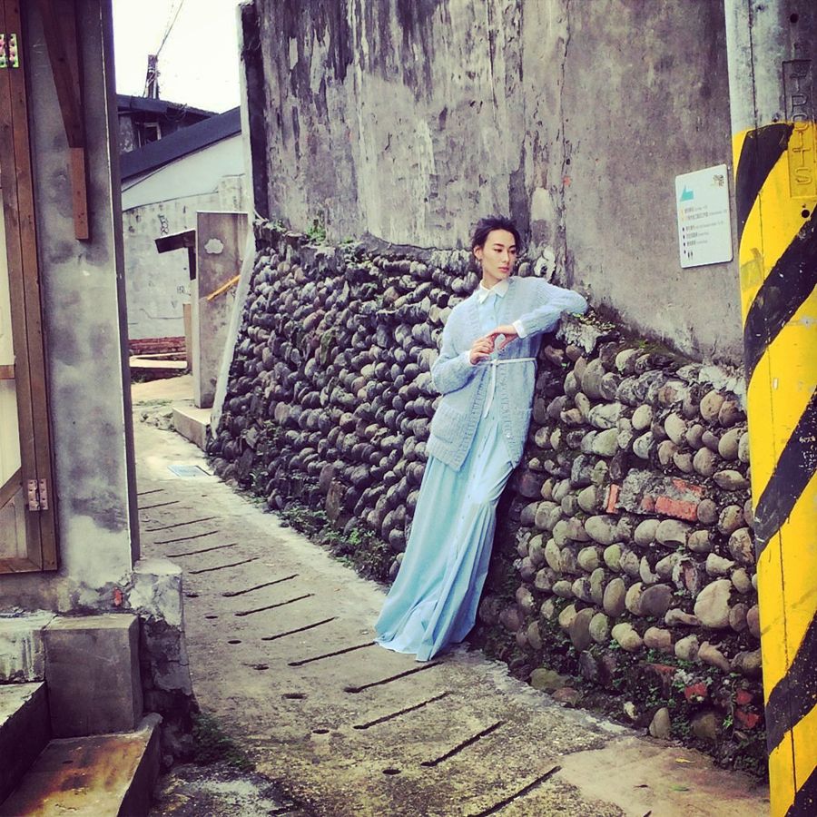 Standing, Street fashion, One-piece garment, Gown, Alley, Day dress, Vintage clothing, Village, Pattern, Stairs, 