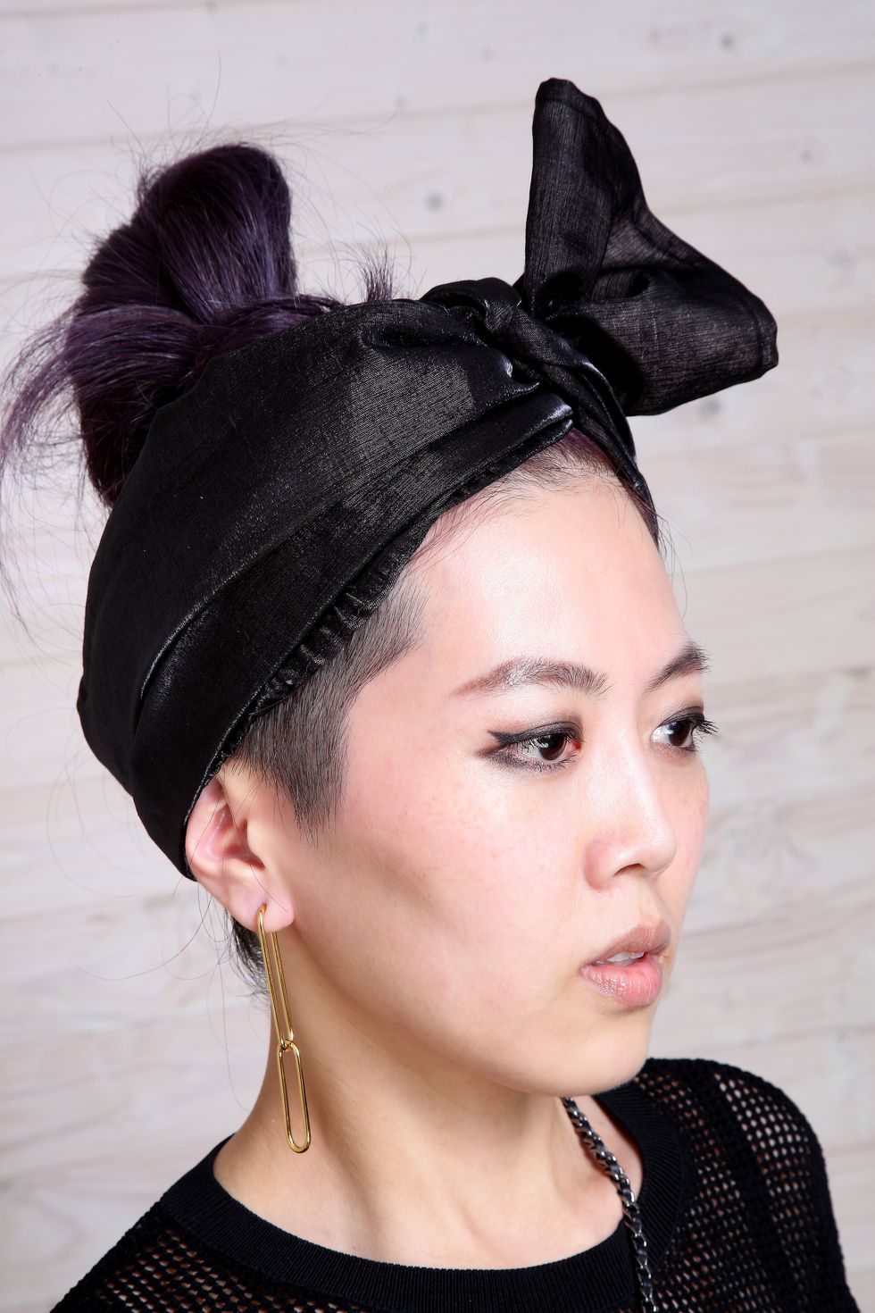 Ear, Nose, Mouth, Hairstyle, Chin, Forehead, Eyebrow, Eyelash, Style, Fashion accessory, 