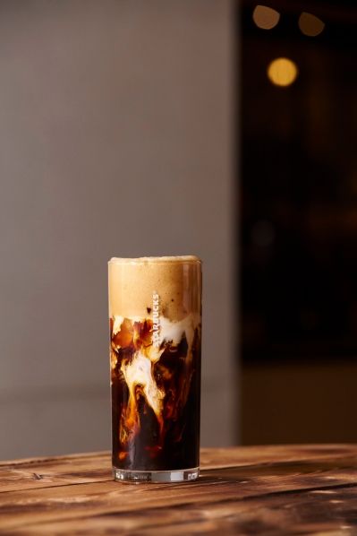 Brown, Wood, Drinkware, Liquid, Glass, Amber, Alcoholic beverage, Cocktail, Drink, Highball glass, 