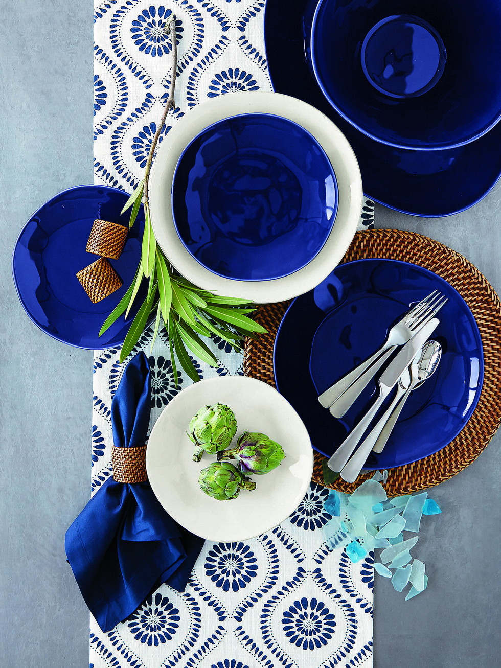 Blue, Serveware, Dishware, Tableware, Porcelain, Cobalt blue, Majorelle blue, Electric blue, Plate, Kitchen utensil, 
