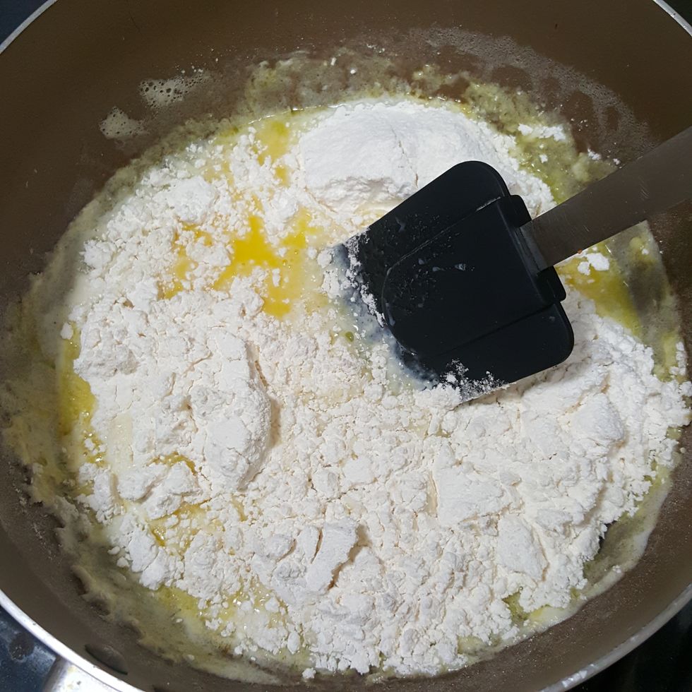 Flour, Recipe, Cooking, Kitchen utensil, Cookware and bakeware, Bread flour, Powder, Circle, All-purpose flour, Rice flour, 