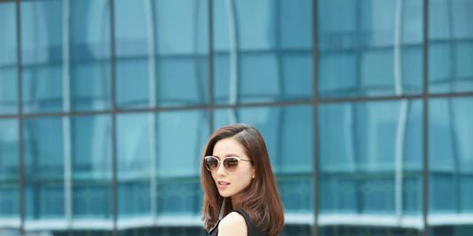 Clothing, Sleeve, Human leg, Dress, Shoulder, Shoe, Style, Collar, Waist, Street fashion, 