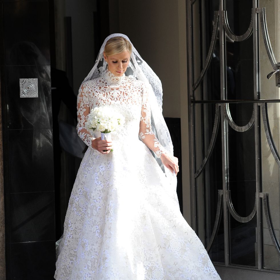Clothing, Bridal clothing, Bridal veil, Dress, Sleeve, Shoulder, Veil, Textile, Wedding dress, Photograph, 