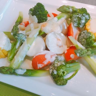 Food, Produce, Vegetable, Leaf vegetable, Ingredient, Dishware, Broccoli, Cuisine, Tableware, Dish, 