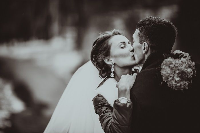 Photograph, Happy, Kiss, Style, People in nature, Romance, Jewellery, Interaction, Monochrome photography, Love, 
