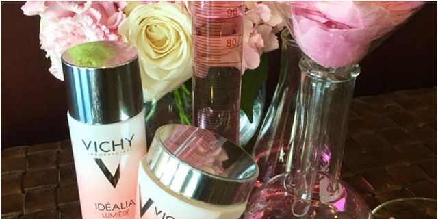 Pink, Product, Beauty, Bottle, Cosmetics, Material property, Glass bottle, Skin care, Rose, Present, 