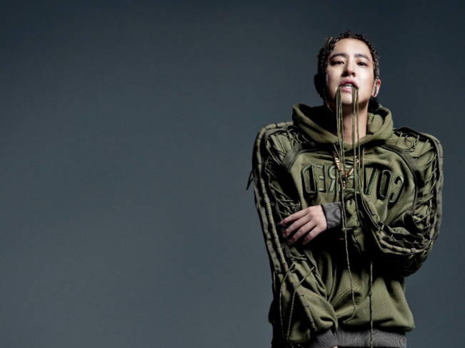Green, Outerwear, Fashion, Cool, Jacket, Human, Photography, Hoodie, Singer, Photo shoot, 