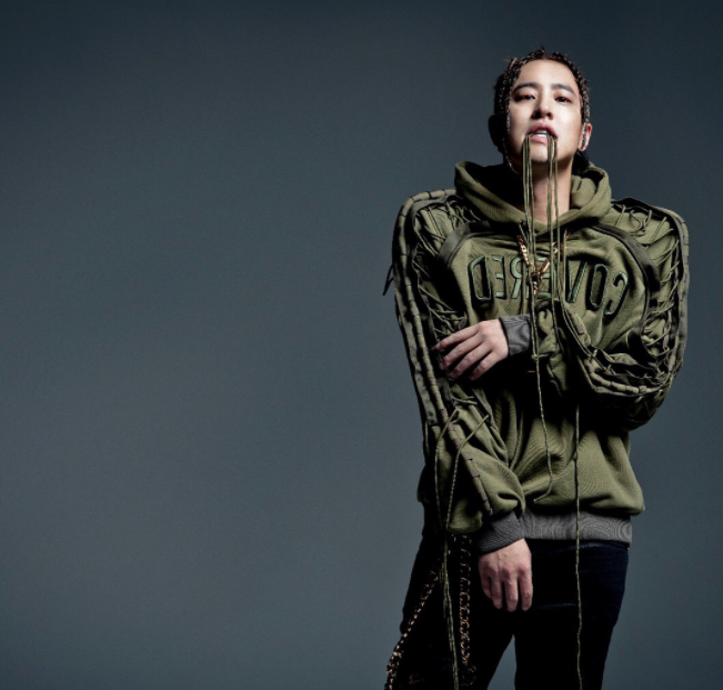 Green, Outerwear, Fashion, Cool, Jacket, Human, Photography, Hoodie, Singer, Photo shoot, 