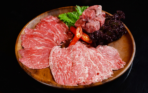 來自熊本 和牛界的霸主 台南晶英酒店引進 日本頂級和王 火鍋 鐵板燒 丼飯多種吃法大飽口福
