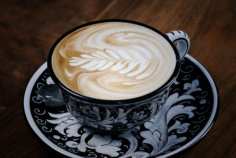 https://hips.hearstapps.com/amv-prod-gp.s3.amazonaws.com/gearpatrol/wp-content/uploads/2013/03/cafe-latte-gear-patrol-slide-5.jpg