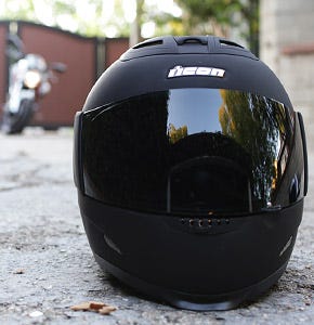 icon-helmet-sidebar-gear-patrol icon-helmet-sidebar-gear-patrol