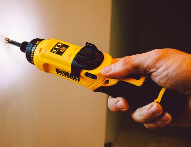 dewalt 8v gyroscopic screwdriver