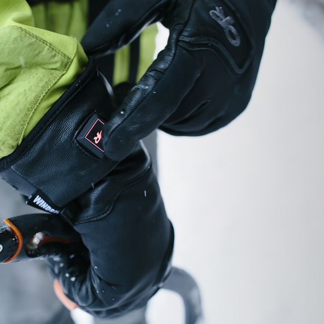 OR-Lucent-Heated-Gloves-Gear-Patrol-Lead-Full-Right