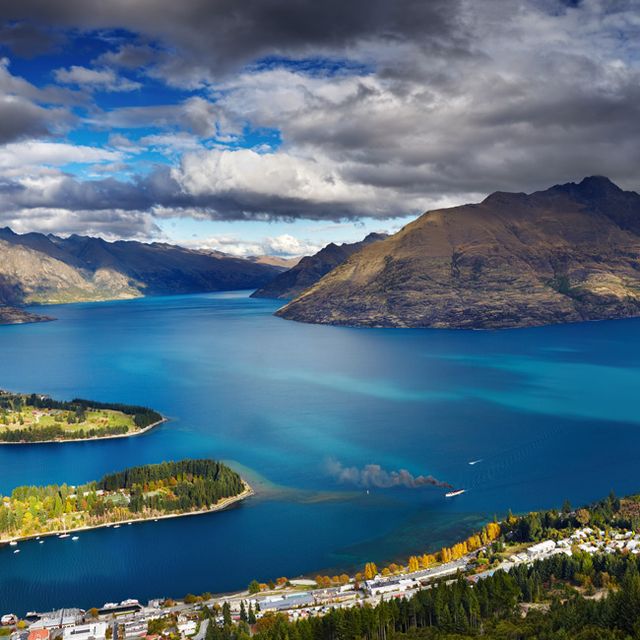 Queenstown cityscape with Wakatipu lake and Remarkables Mountain