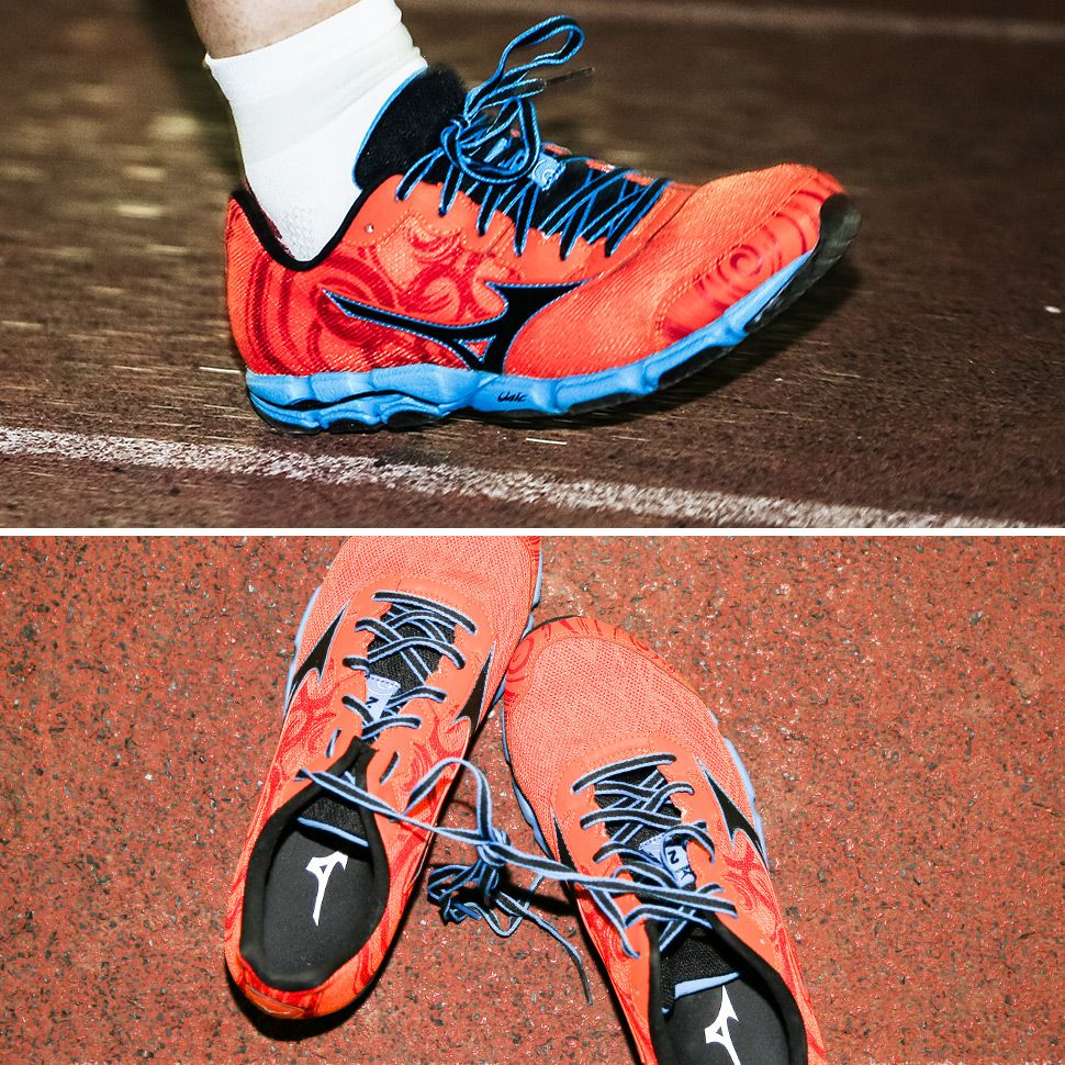 lightest mizuno running shoes