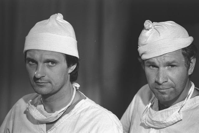 Alda &amp; Rogers On &#8216;MASH&#8217;
