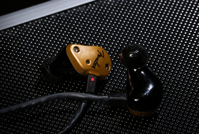 gear-patorl-fender-headphones-lead-full