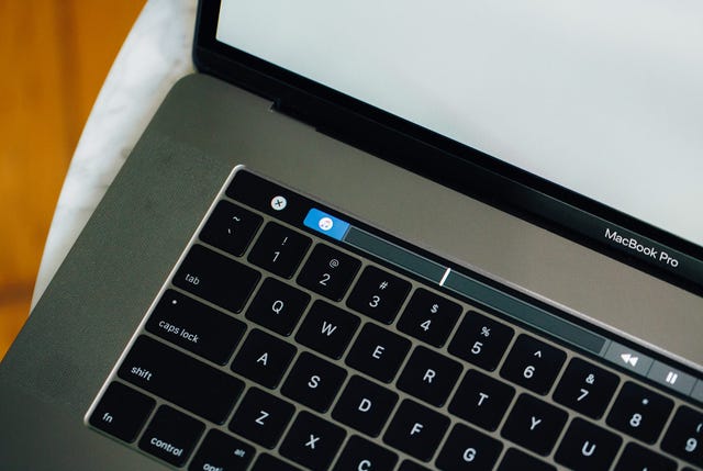 MBP-Touch-Bar-Gear-Patrol-Ambiance-1
