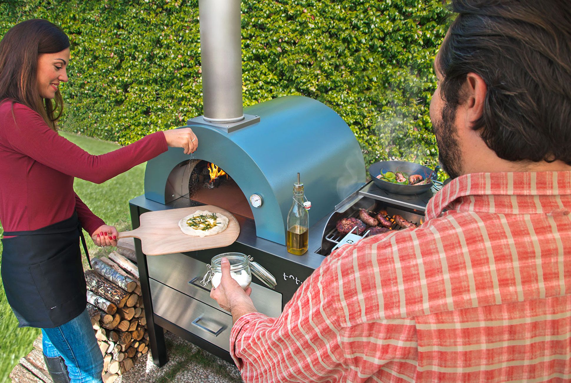 Alfa 1977 Introduces Toto Combination Grill and Pizza Oven - Gear Patrol