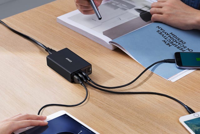 DON-gear-patrol-anker-5-port-USB-Charger-full-lead