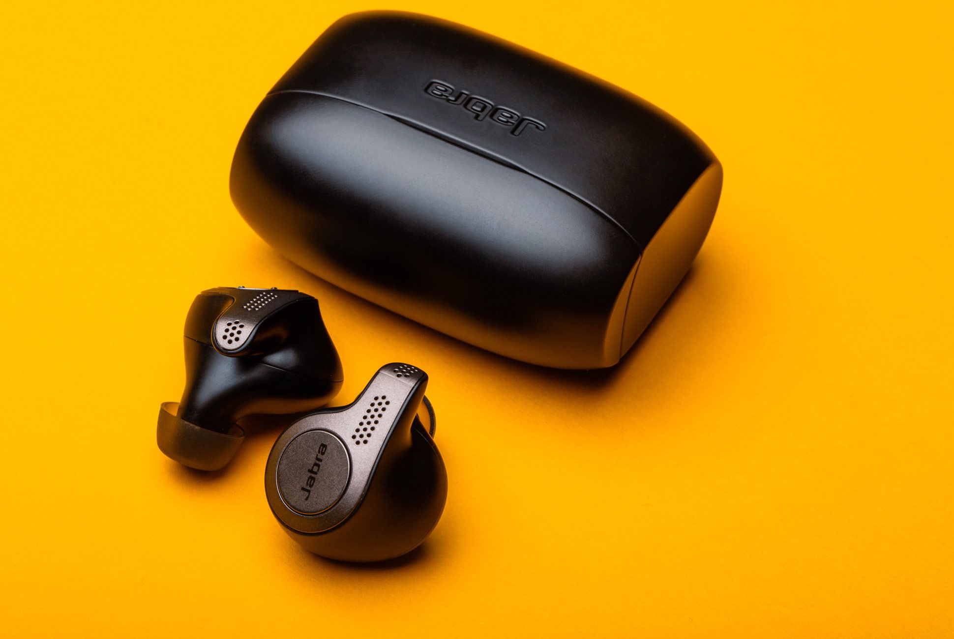 Kruis aan per ongeluk Hysterisch Jabra Elite 65t Review: Powerful Wireless Earbuds With AirPod-Esque Features
