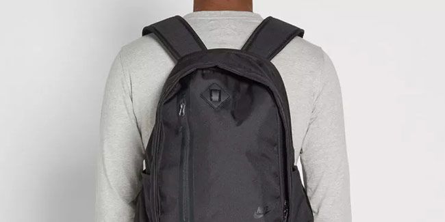 financieel Negende Onschuldig Get This Understated Black Backpack for Under $30