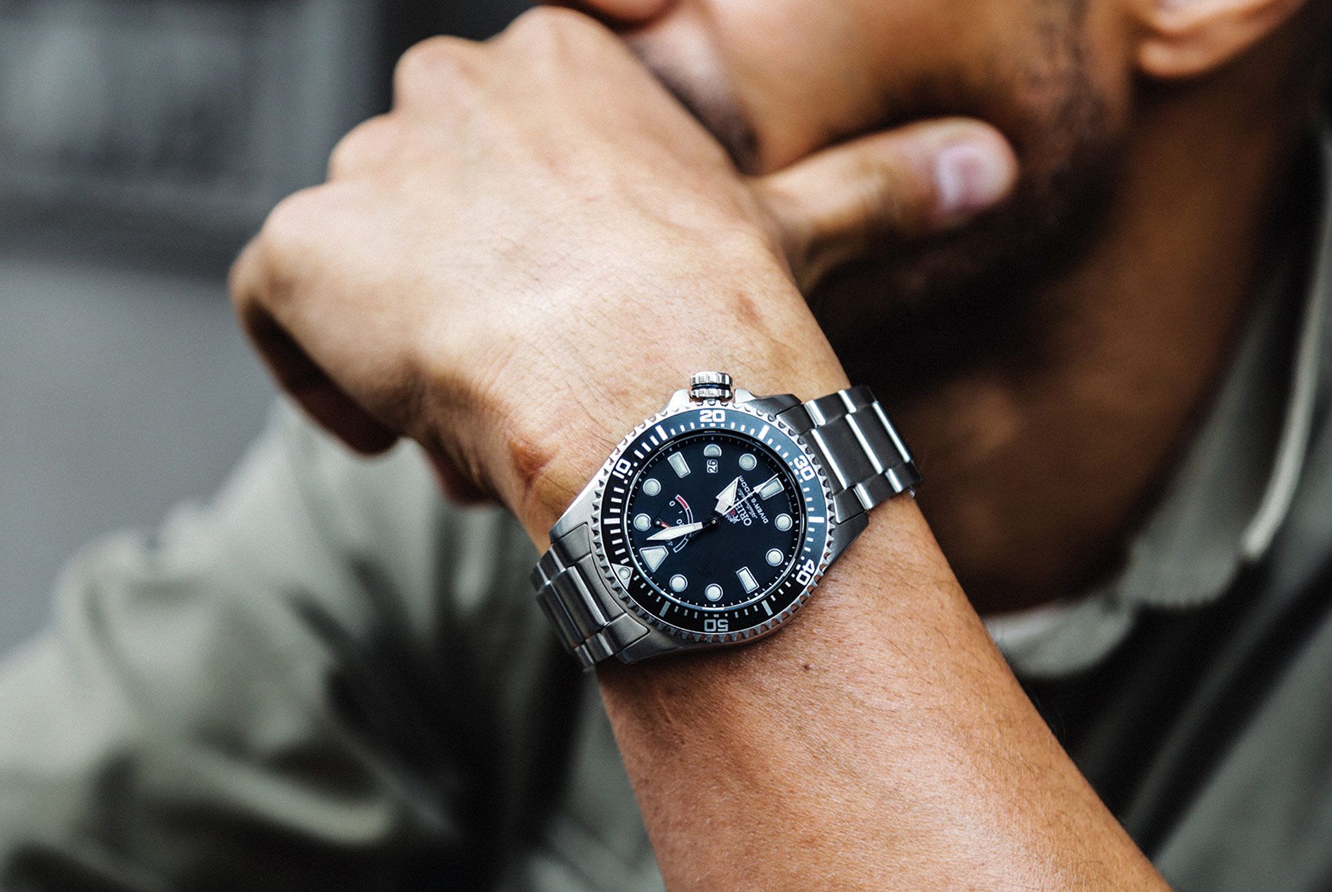 Как правильно должны сидеть часы на руке с металлическим браслетом у мужчин