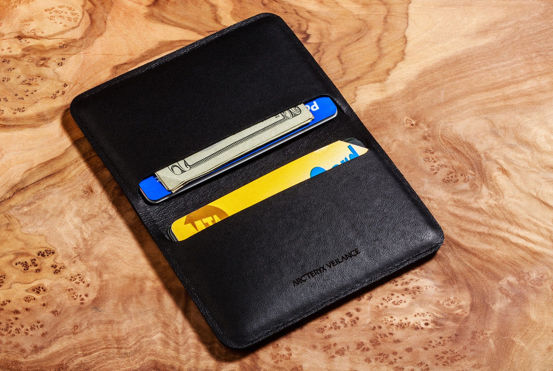 The Best Minimalist Leather Wallet Is Stitch Free