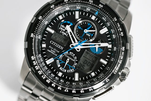 TIG-gear-patrol-citizen-night-hawk-full-lead