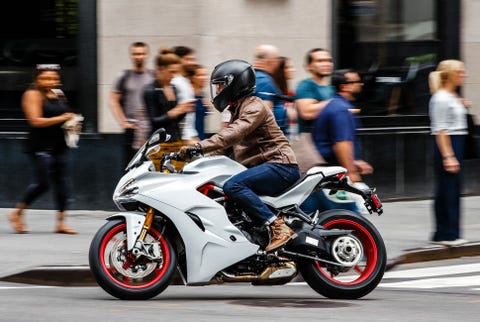 2018 Ducati Supersport S Review A Sport Bike For The Average Rider