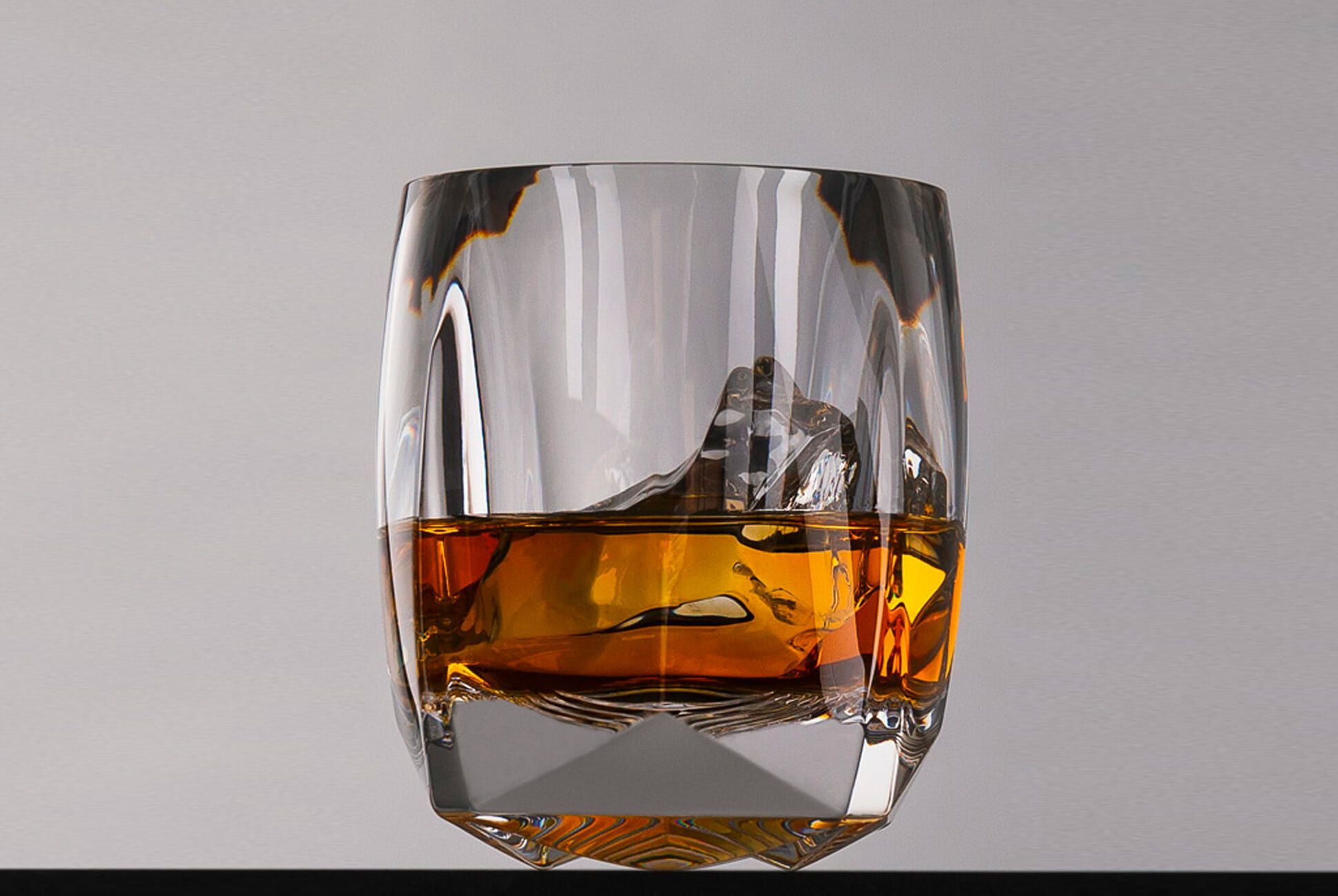 NUFFIELD TRACTORS ON LARGE HEAVEY BASE WHISKY TUMBLER GLASS 