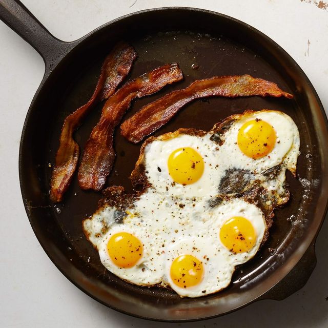 This Extra-Large Cast-Iron Skillet Is Built Like a Vintage Skillet