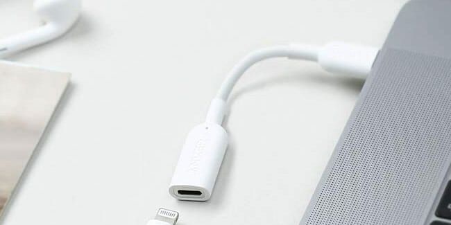 How to Plug Lightning Headphones Mac